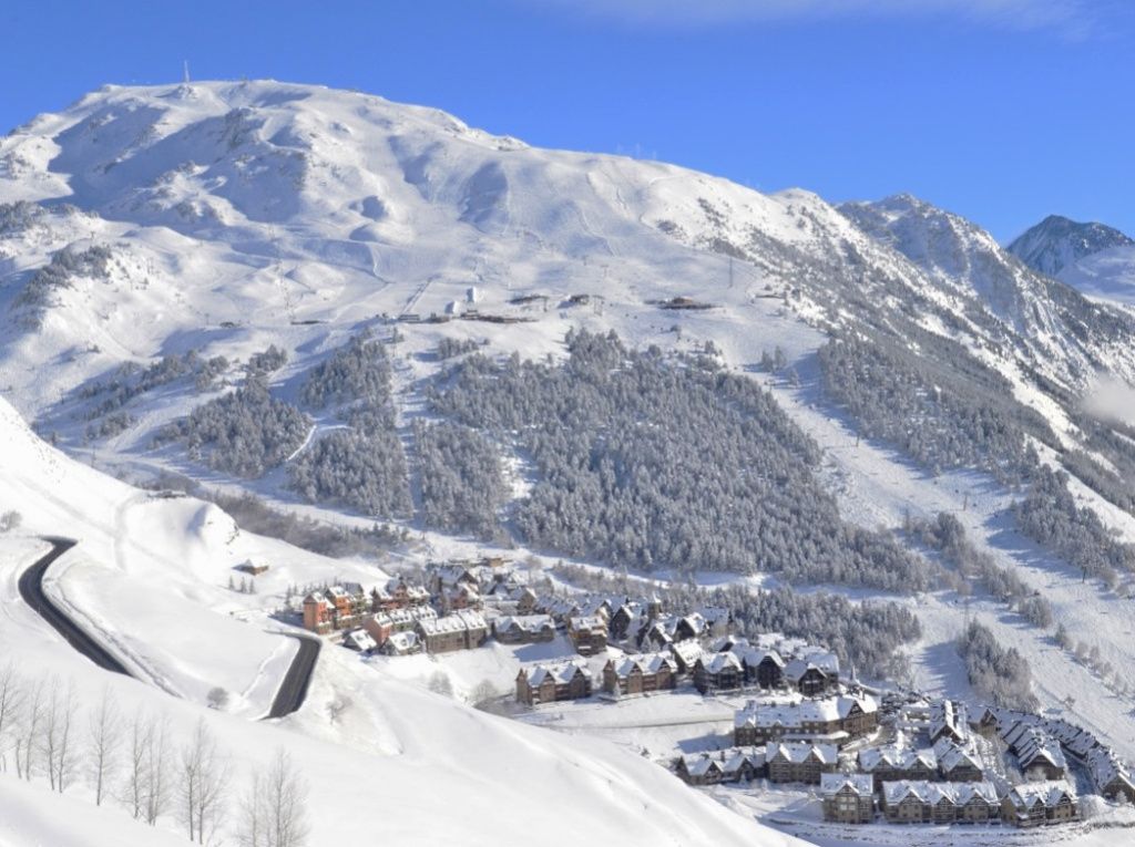 Лучшие-горнолыжные-курорты-Европы-Бакейра-Берет-2.jpg