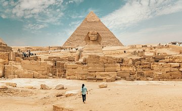 Туристов, взбирающихся на пирамиды Египта, накажут огромными штрафами