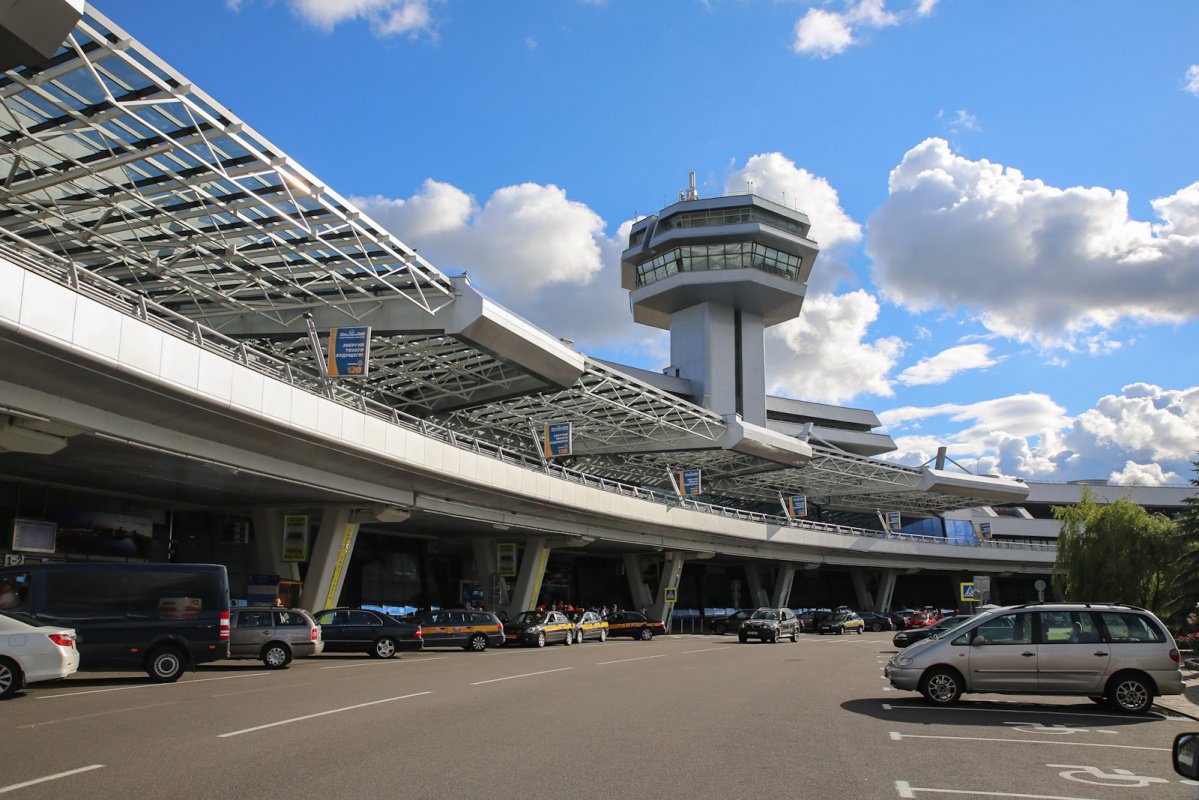 Возле Национального аэропорта построят многоуровневый паркинг