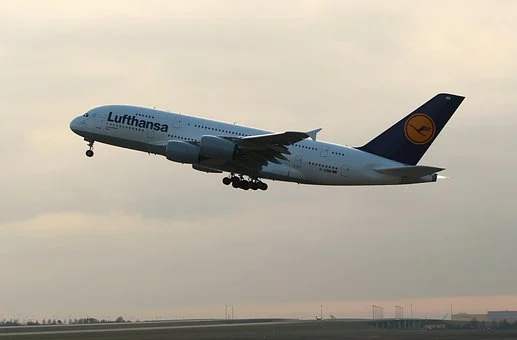 Lufthansa перестанет бесплатно кормить пассажиров экономкласса