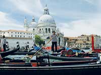 итальянское время: ноль часов ноль минут