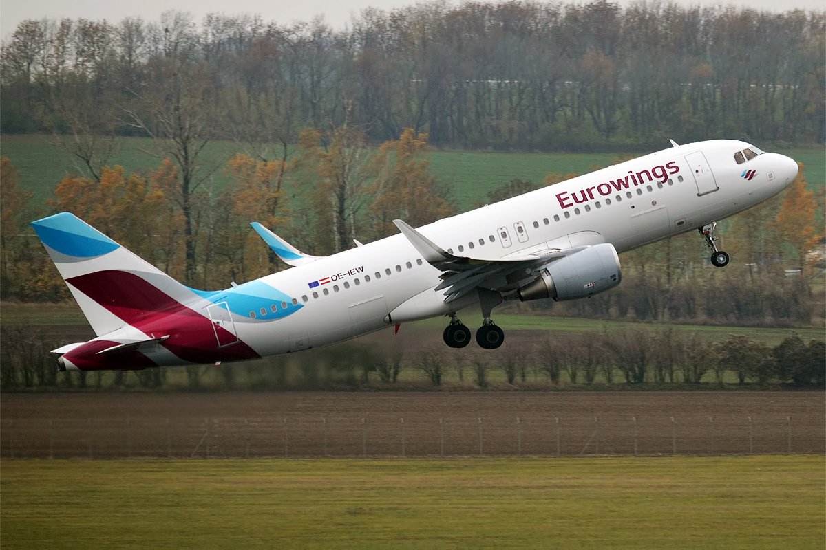 Eurowings ввел сбор за возможность оставить соседнее кресло свободным