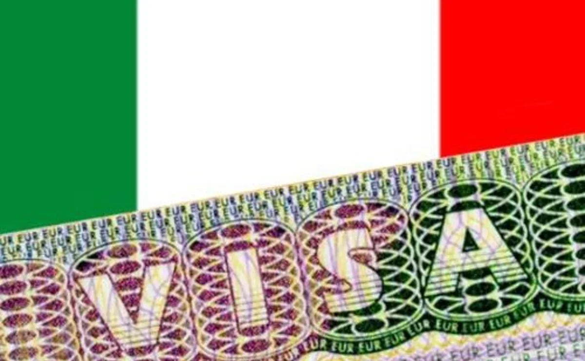 Визовый центр Италии в Минске возобновил регистрацию по живой очереди