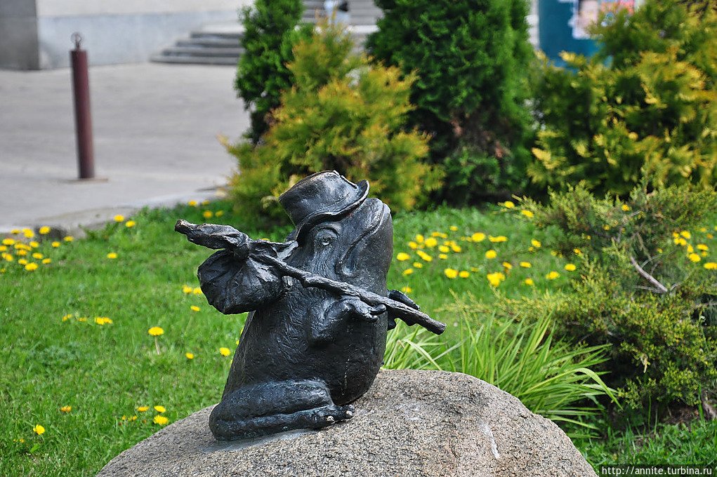 Ленин с котом и огурец. 7 самых необычных памятников Беларуси