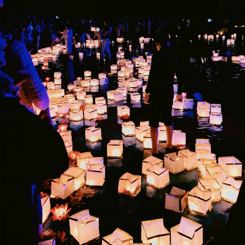 Фестиваль водных фонариков в Минске