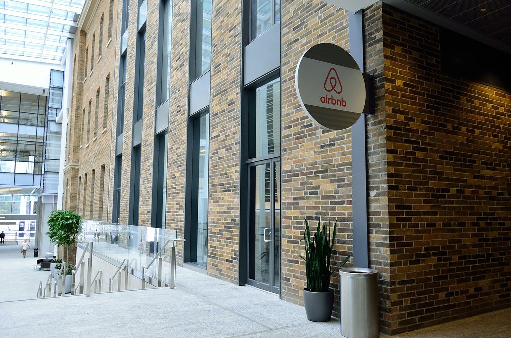 Airbnb вводит новые правила для пользователей