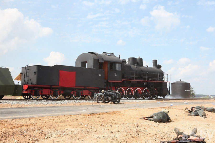 На «Линии Сталина» появился бронепоезд