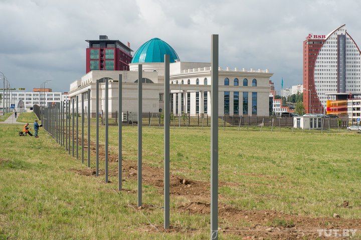 Возле Дворца независимости готовят площадку под посольство Китая