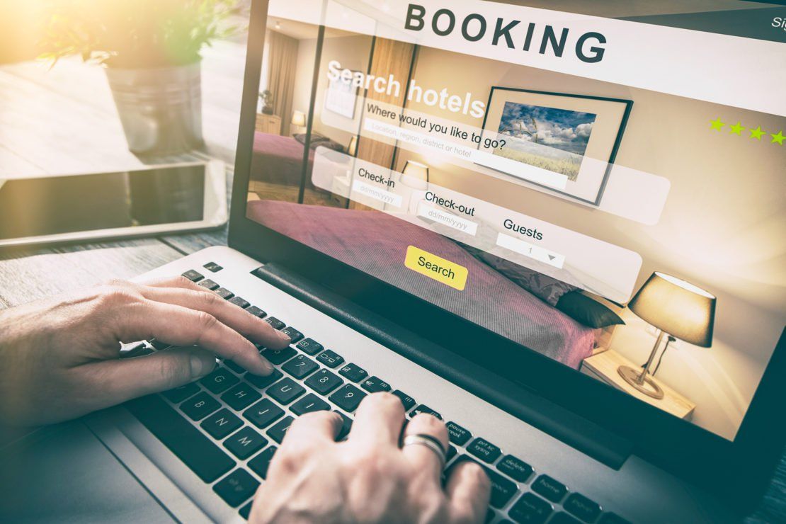 Booking.com приостановил работу в Крыму