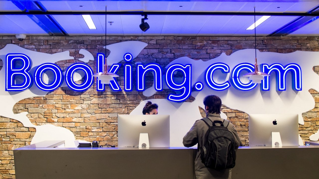 Отельеры обвинили Booking в сговоре с поисковиками