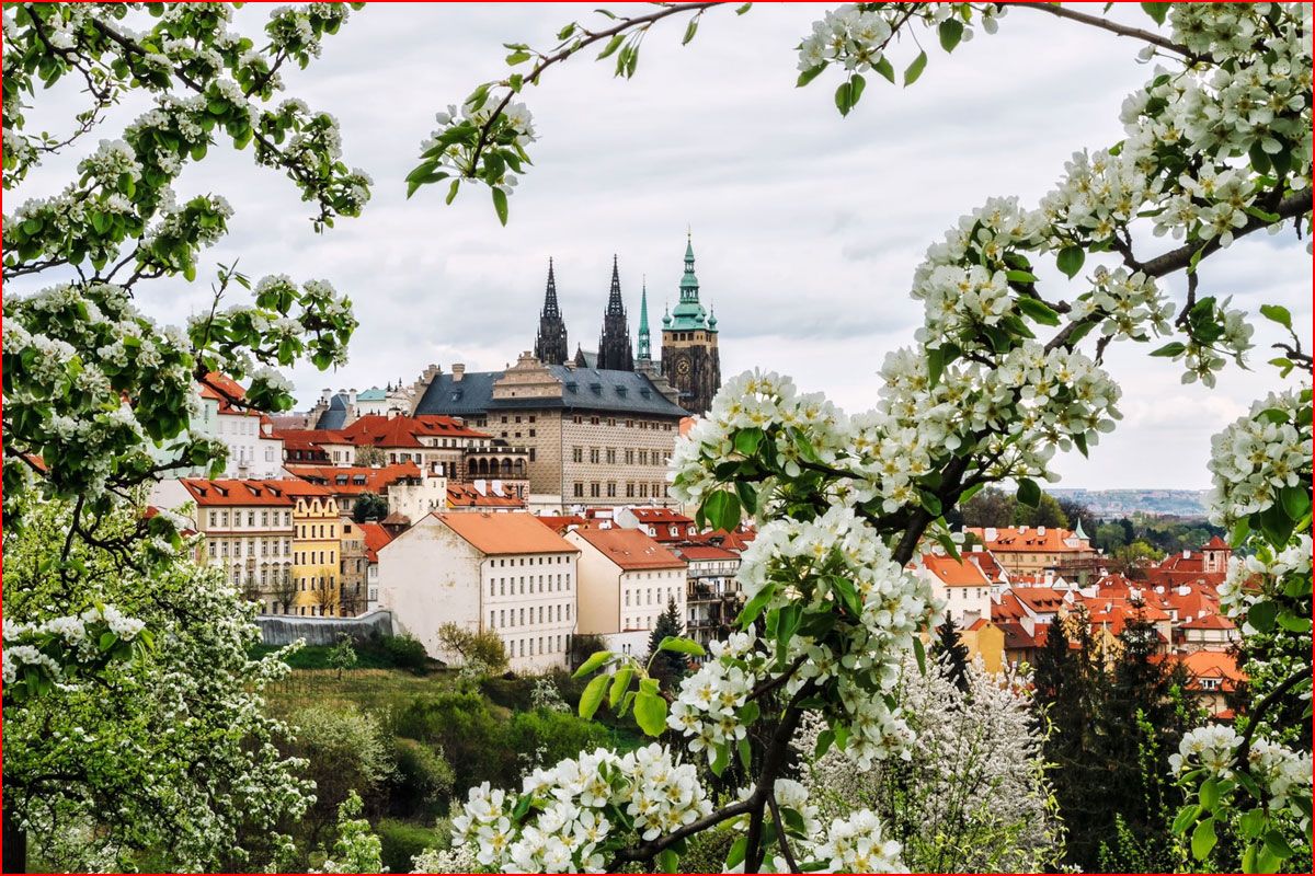 5 вариантов апрельского путешествия за 100 евро