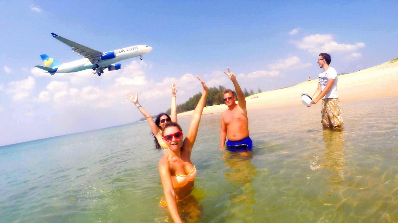 На Пхукете за селфи с самолётом туристов могут казнить