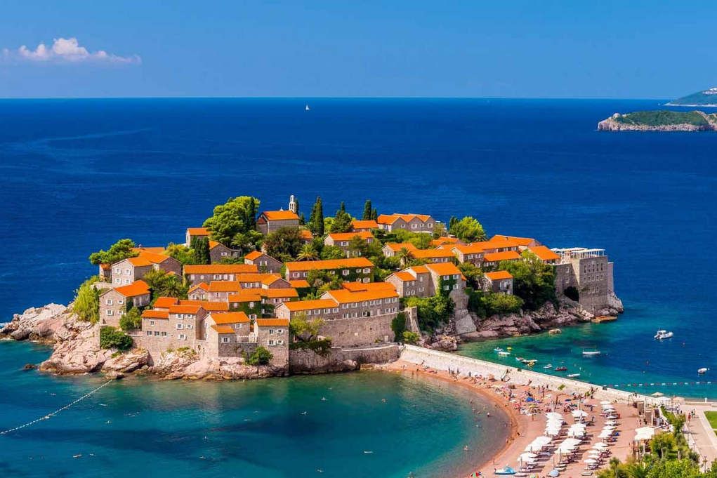 Мальдивы, Черногория и другие: самые зависимые от туризма страны