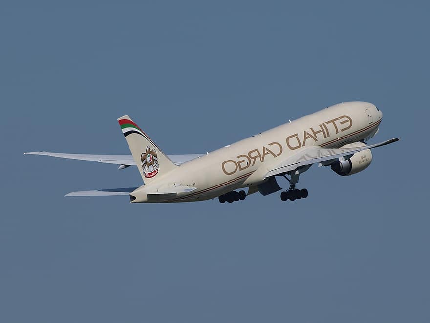 Etihad Airways возобновляет полеты в Минск