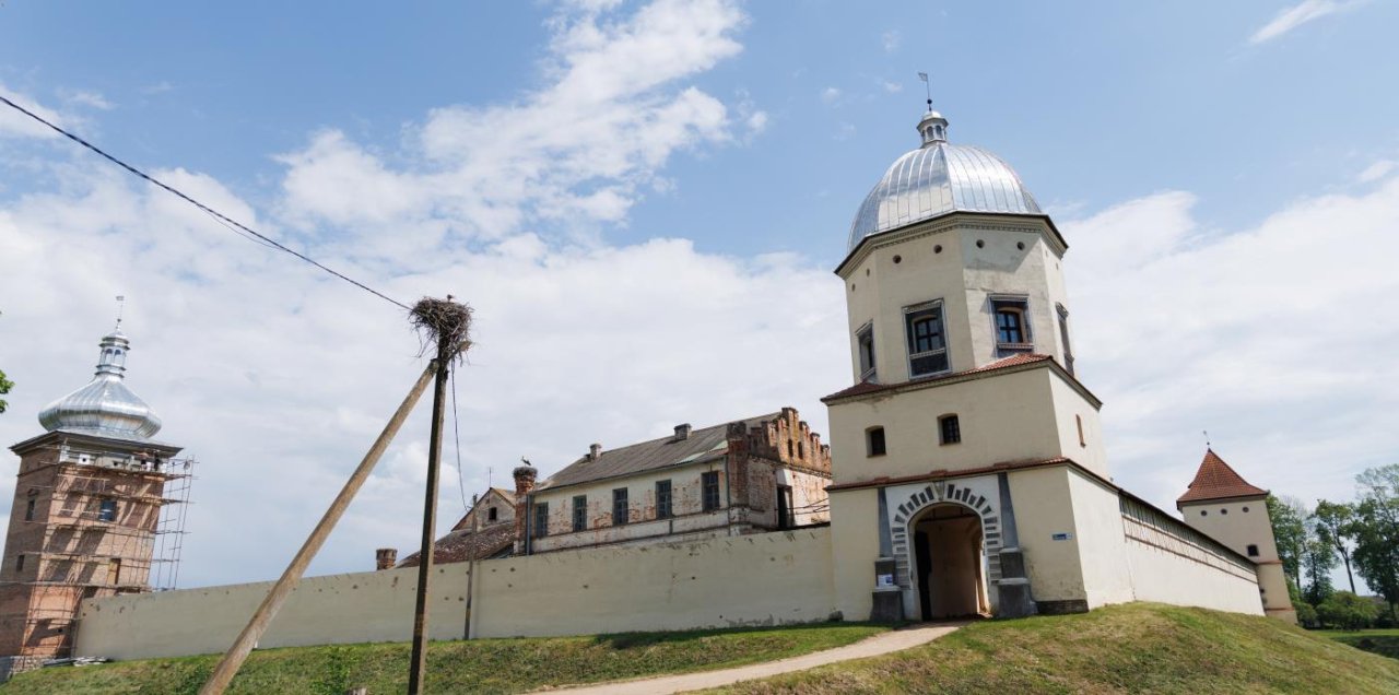 С башнями, стенами и куполами. В 170 км от Минска возрождают Любчанский замок