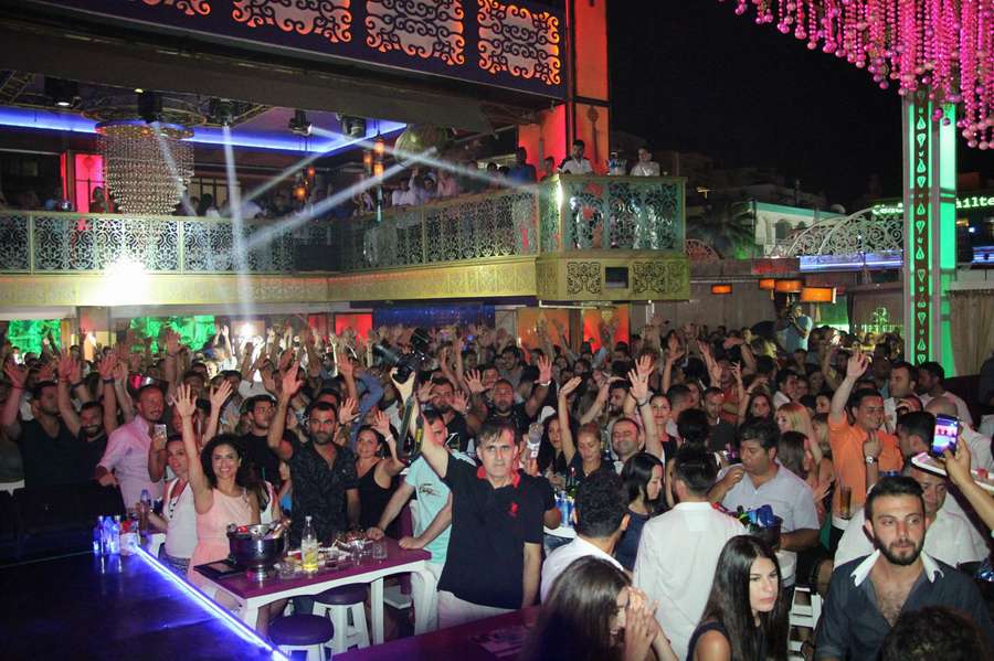 Бодрум разделили на две части: «тихую» и «развлекательную»