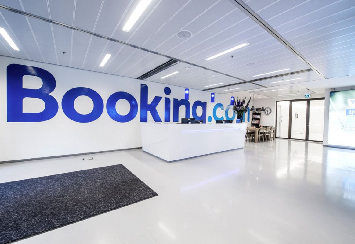 Российские партнеры Booking лишились способа избегать оплаты 20% НДС