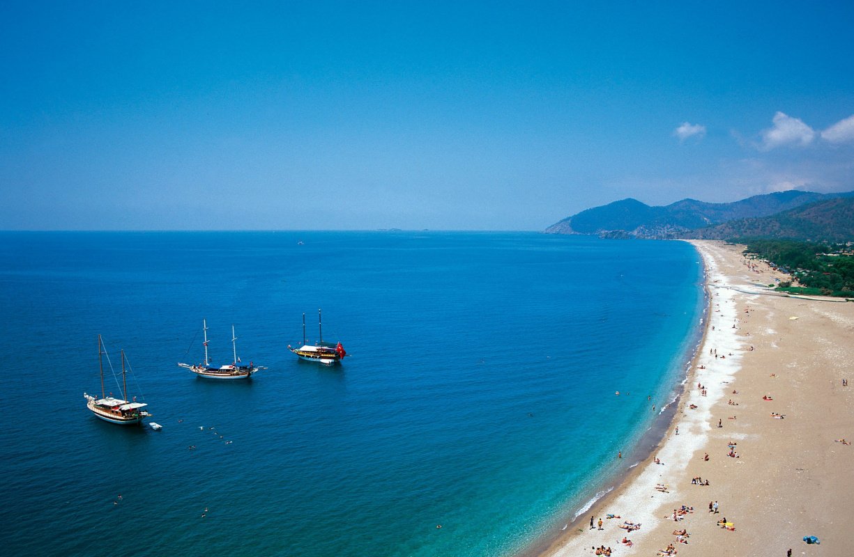 Анталья планирует ввести туристический сбор