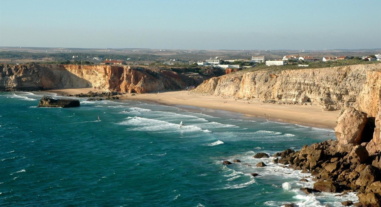 В поисках уединения: 7 малоизвестных пляжных направлений Европы.