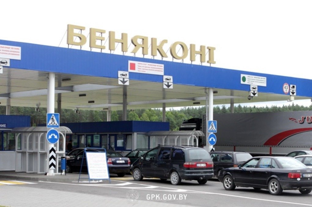 В Бенякони и Новой Гуте проводят дорожные работы