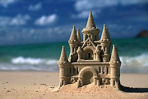 На испанских пляжах запрещают строить замки из песка