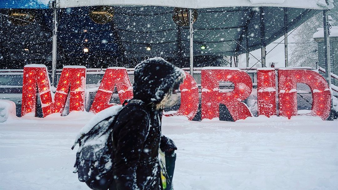 Посмотрите, как много снега выпало в Мадриде впервые за 80 лет