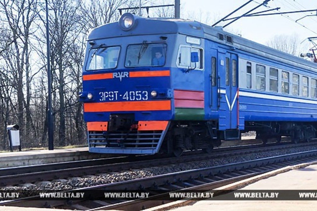 Пассажиров электрички Минск-Барановичи пересаживали на другие поезда