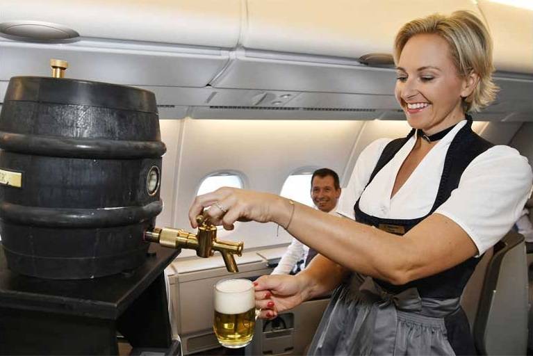 Lufthansa угощает пассажиров пивом в честь Октоберфеста