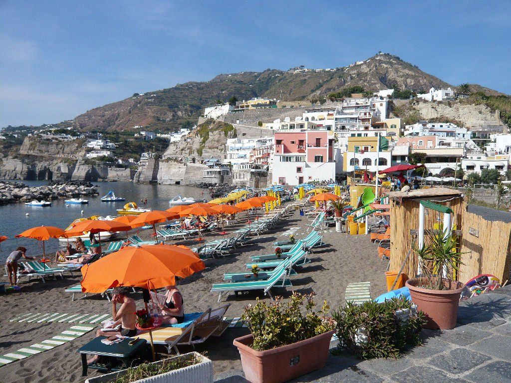 Ischia-Santangelo-spiaggia-2007.jpg