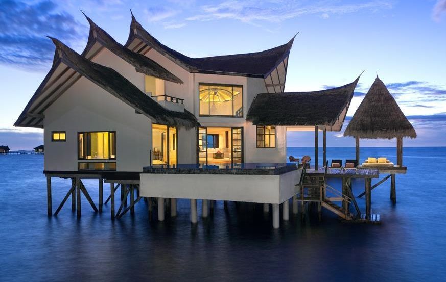 jumeirah-vittaveli-ocean-suite-exterior-01-hero.jpg