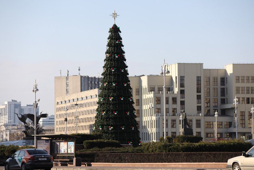 Новогодняя елка в Минске 2020. Фото: Минск-Новости Новогодняя елка в Минске 2020. Фото: Минск-Новости