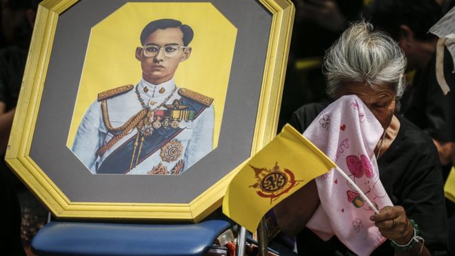 король таиланда траур