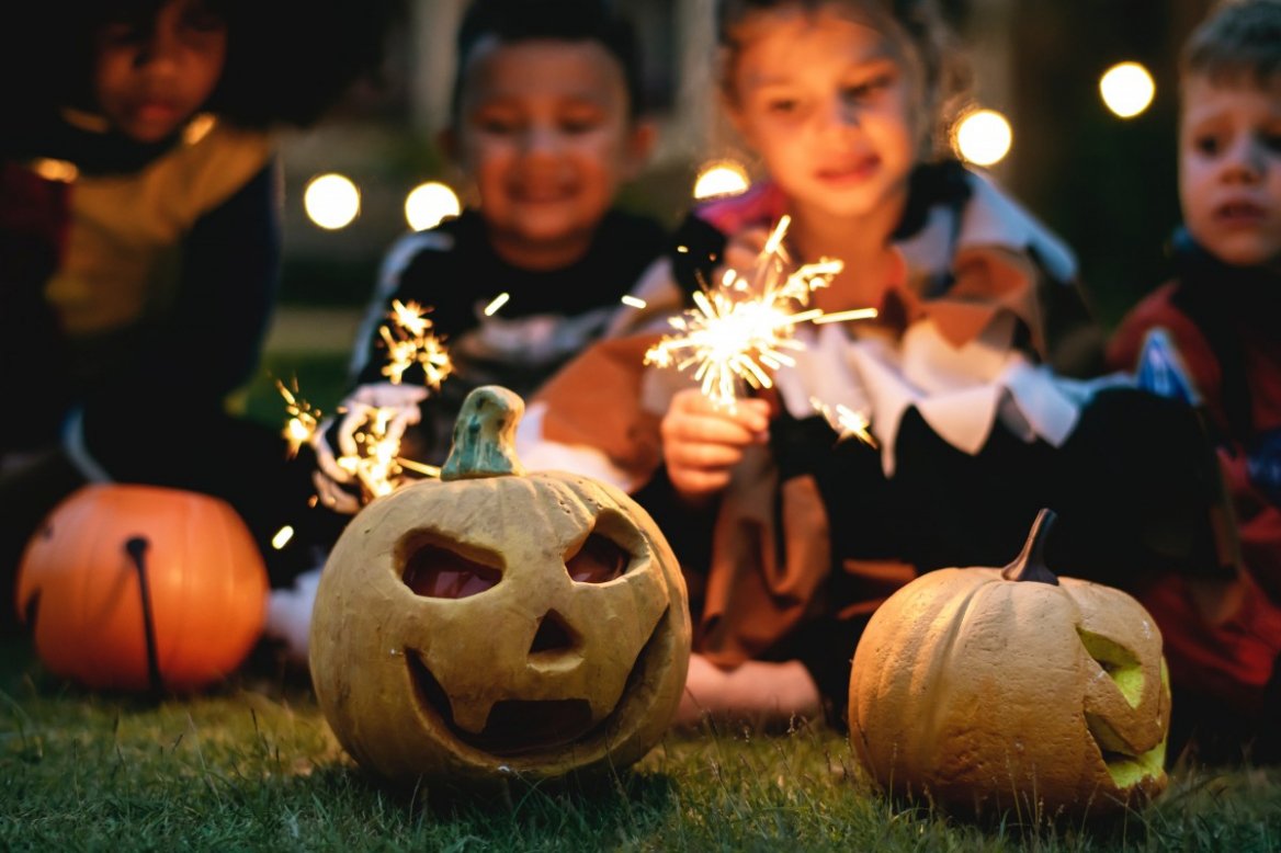 boys_carved_pumpkin_celebration_cheerful_children_costume_cute_decoration-1536705.jpg
