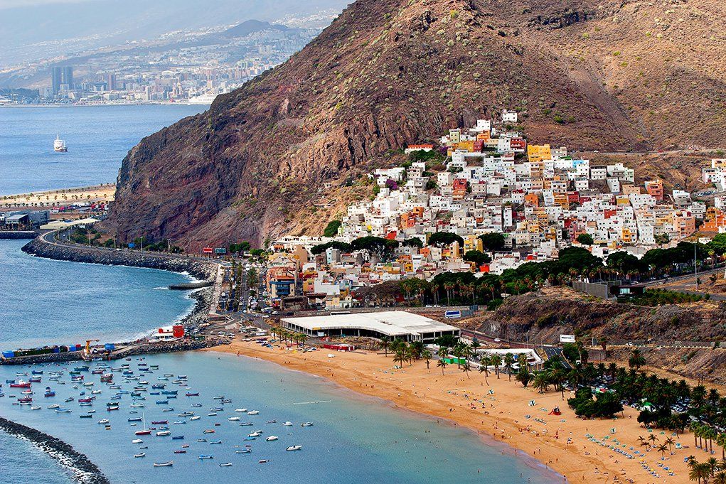 San-Andres-and-Teresitas-beach-in-Tenerife_87597292.jpg