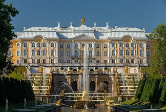 Праздник открытия фонтанов в Санкт-Петербурге