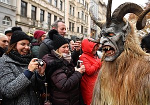 Крампусы в Италии: нужно было вести себя хорошо!