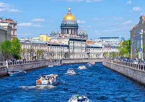 Праздник открытия фонтанов в Санкт-Петербурге