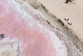 Нефть у берегов ОАЭ: пляжи Рас-эль-Хаймы частично закрыли для купания