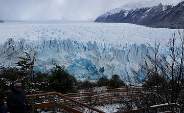 В Альпах в Швейцарии - снежная буря. Туристов эвакуируют