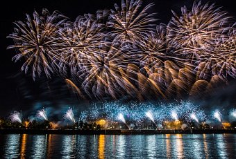 Небо в огнях: Фестиваль Фейерверков в Брно