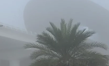 В выходные Дубай накрыл плотный туман. Видео