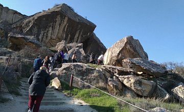 Отдых в Азербайджане. Тур по Апшеронскому полуострову и грязевые вулканы в Гобустане