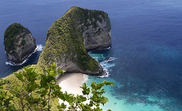 Остров Бали могут открыть для привитых от COVID-19 туристов