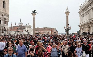 Венеция ограничит наплыв туристов налогом на однодневных экскурсантов